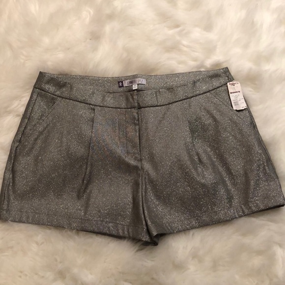 Jennifer Lopez Pants - NWT Jennifer Lopez silver metallic shorts 14